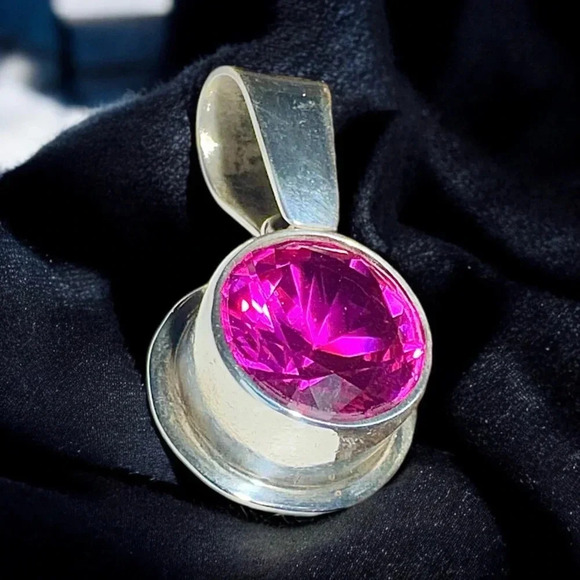 Extraordinary Natural Pinkish-Red Sapphire Sterling Silver Pendant - Picture 8 of 15